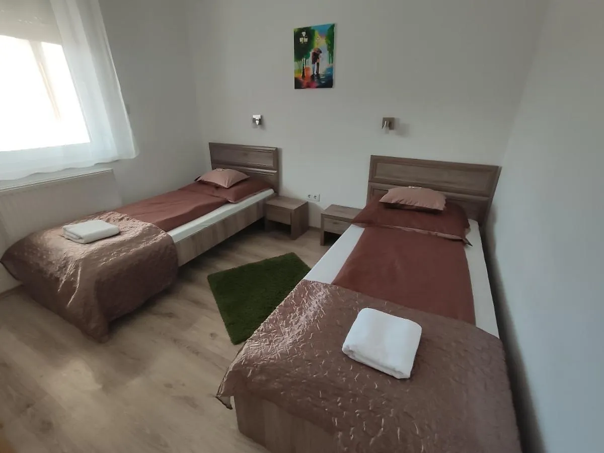 Hatvan Corner Apartments Debrecen 0*,